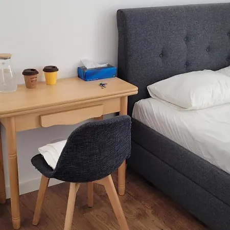 Comfy Near Metro And Airport 홈스테이 *