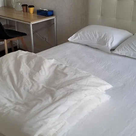 Comfy Near Metro Δωμάτια σε οικογενειακή κατοικία Lisboa