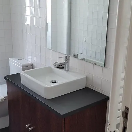 Homestay Comfy Near Metro Lisbon