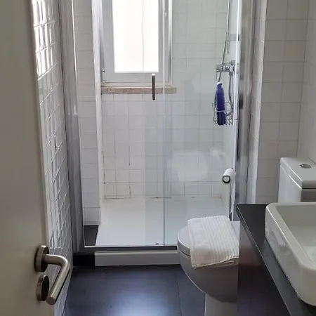 Comfy Near Metro And Airport Privatunterkunft